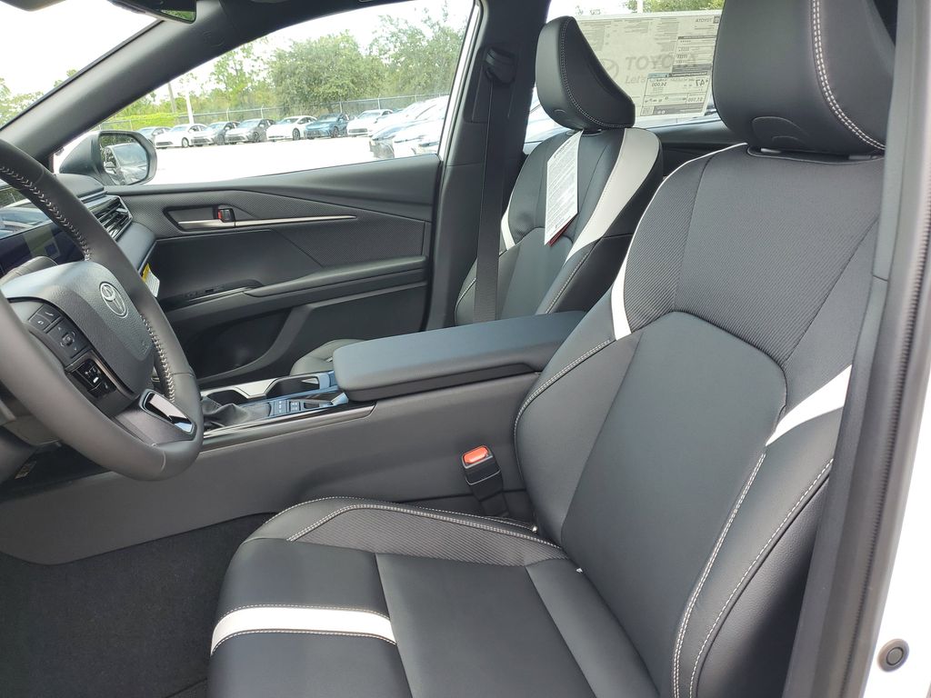 2025 Toyota Camry SE photo 15