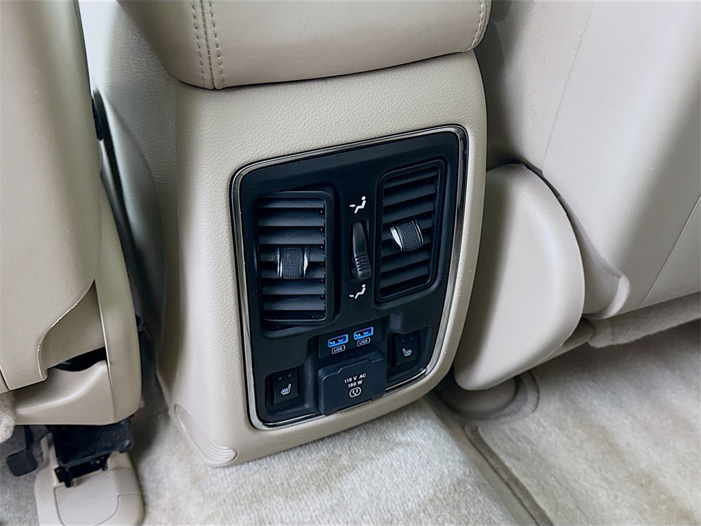 2015 Jeep Grand Cherokee Overland photo 24