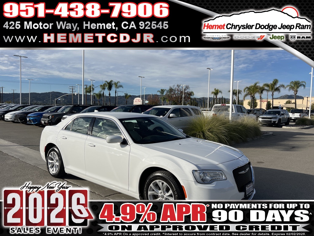 2023 Chrysler 300 Touring's photo