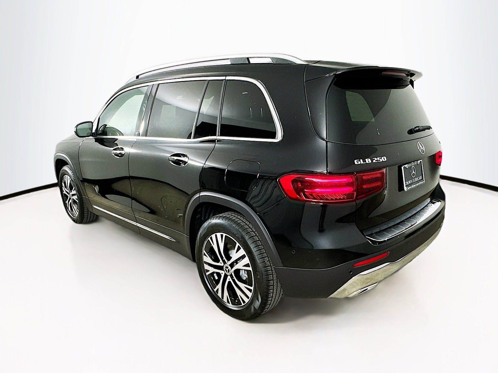 2025 Mercedes Benz GLB 250 4MATIC photo 3