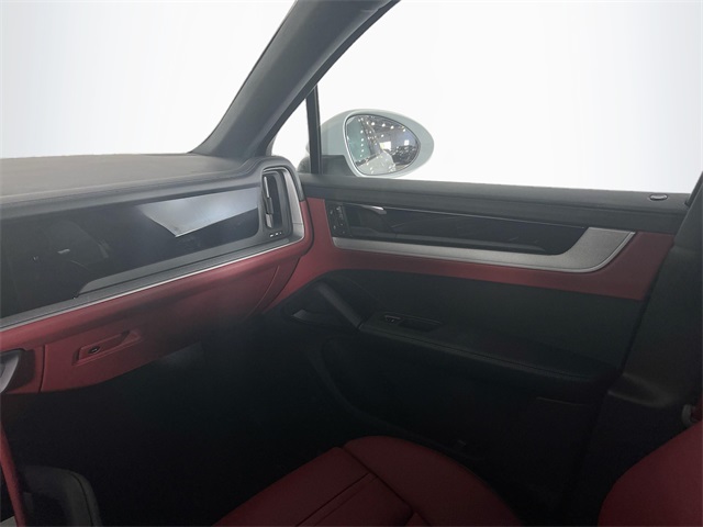 2025 Porsche Cayenne Coupe photo 23