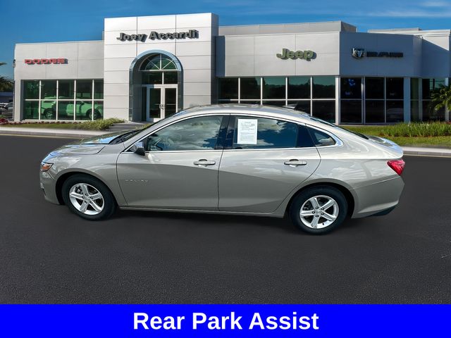 2022 Chevrolet Malibu LS photo 4