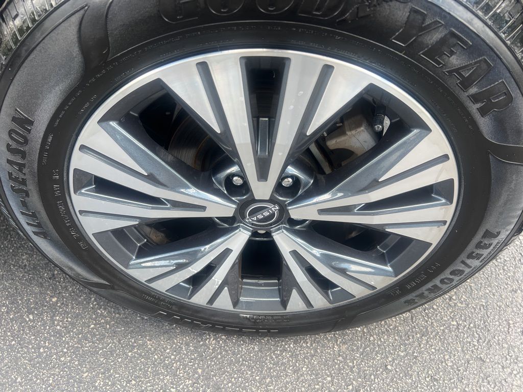 2023 Nissan Rogue SV photo 34