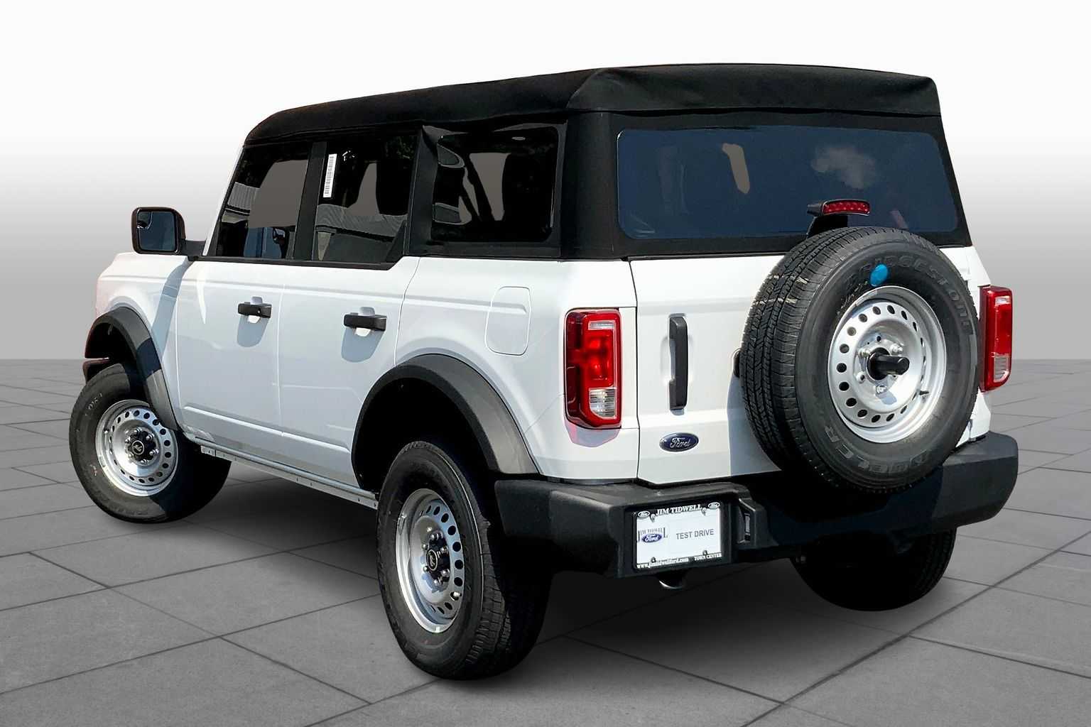 2025 Ford Bronco Base photo 11