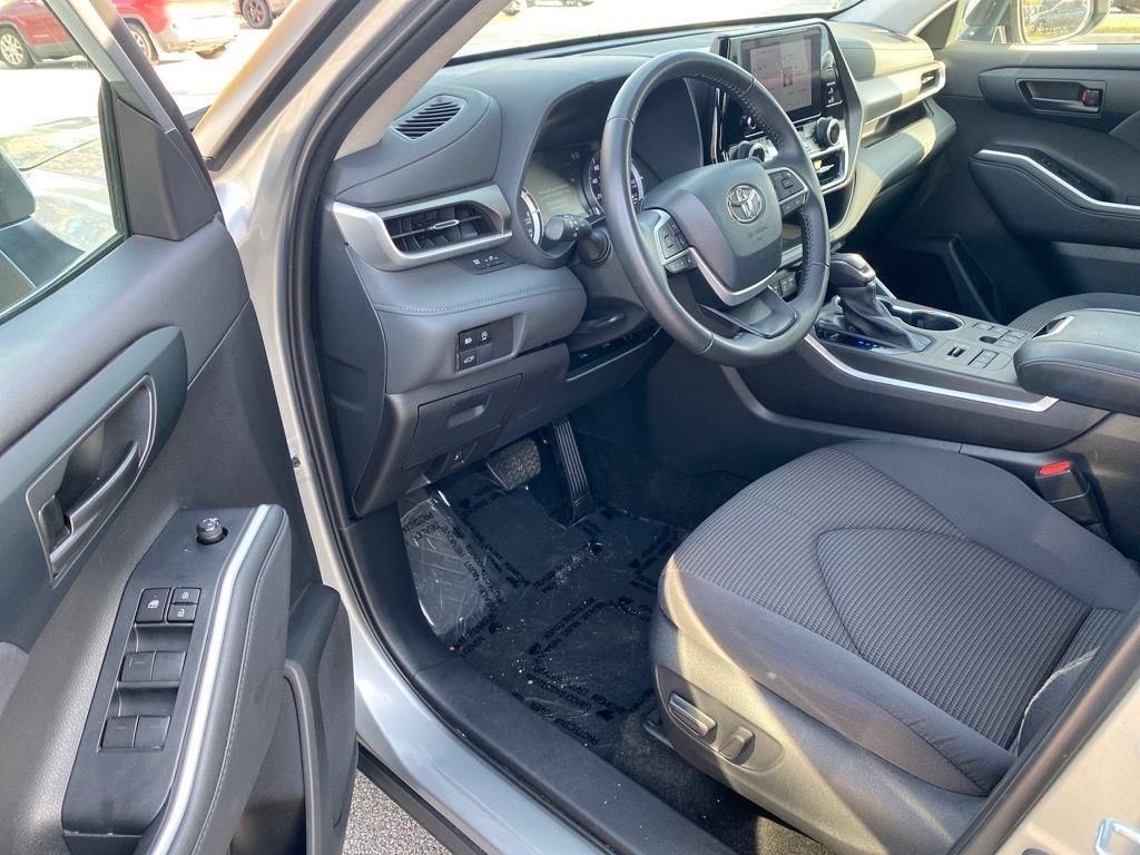 2024 Toyota Highlander XLE photo 7