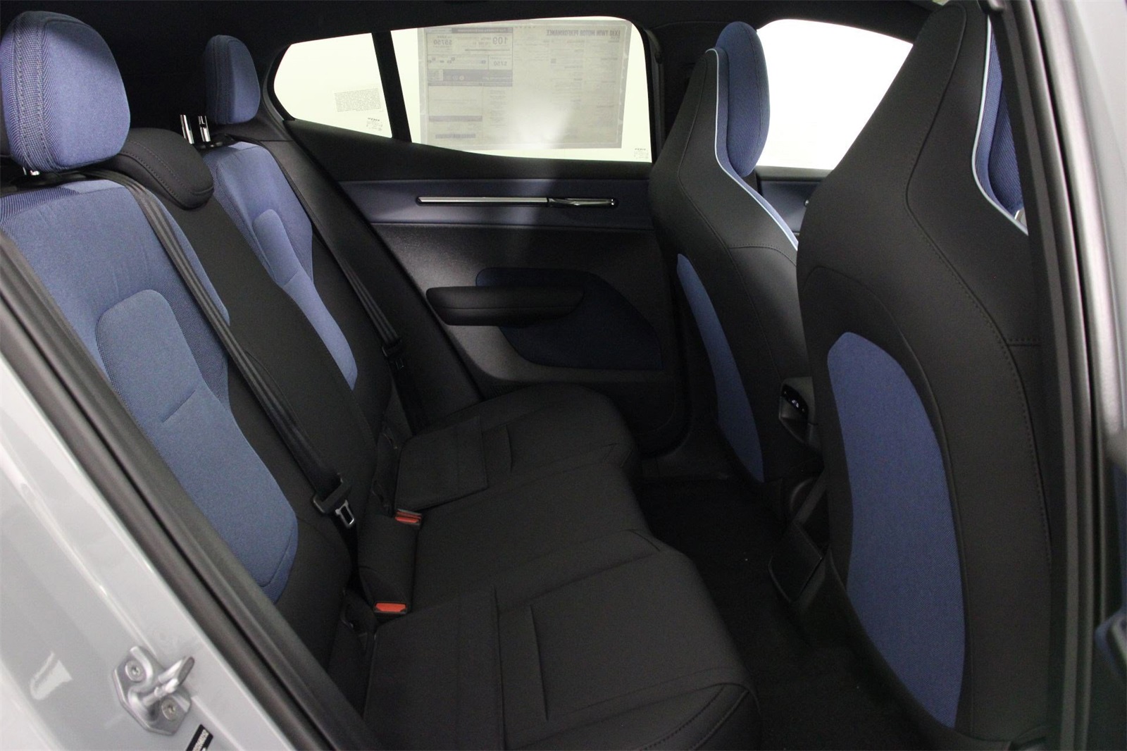 2025 Volvo EX30 Plus photo 10