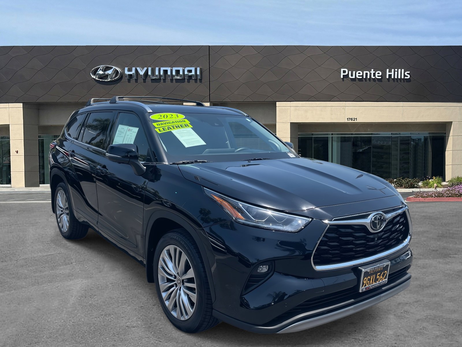 2023 Toyota Highlander Platinum photo 3