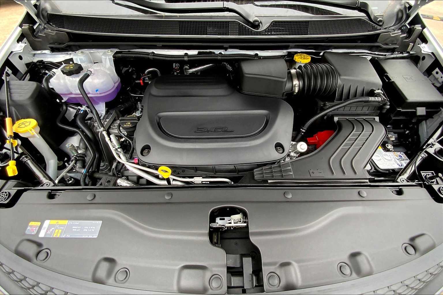 2025 Chrysler Voyager LX photo 15