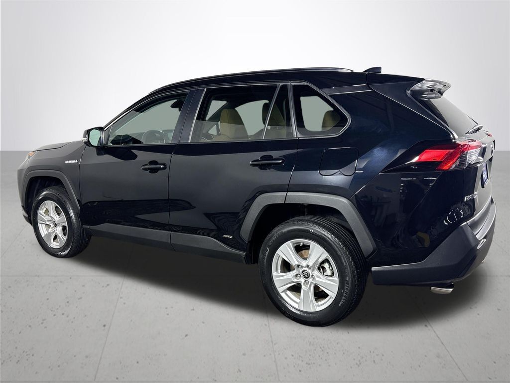 2021 Toyota RAV4 Hybrid LE photo 8