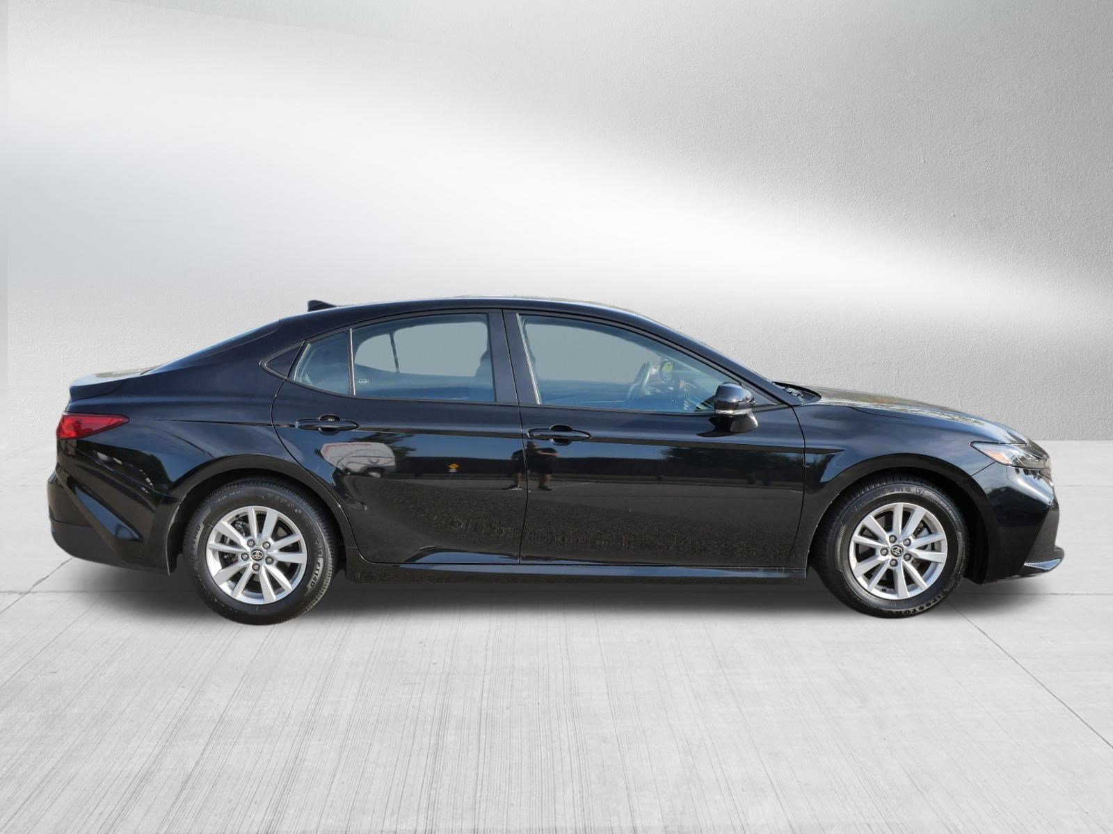 2025 Toyota Camry LE photo 8