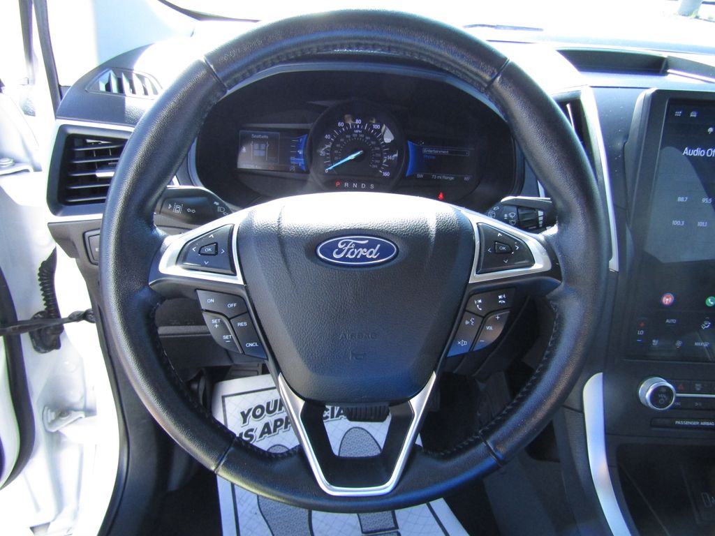 2022 Ford Edge SEL photo 8