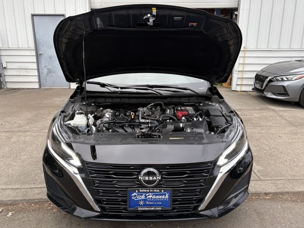 2024 Nissan Altima 2.5 SV photo 4