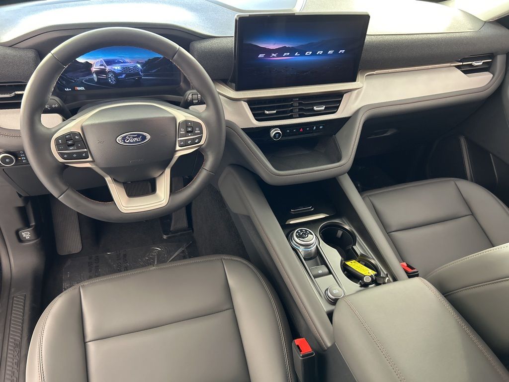2025 Ford Explorer photo 10