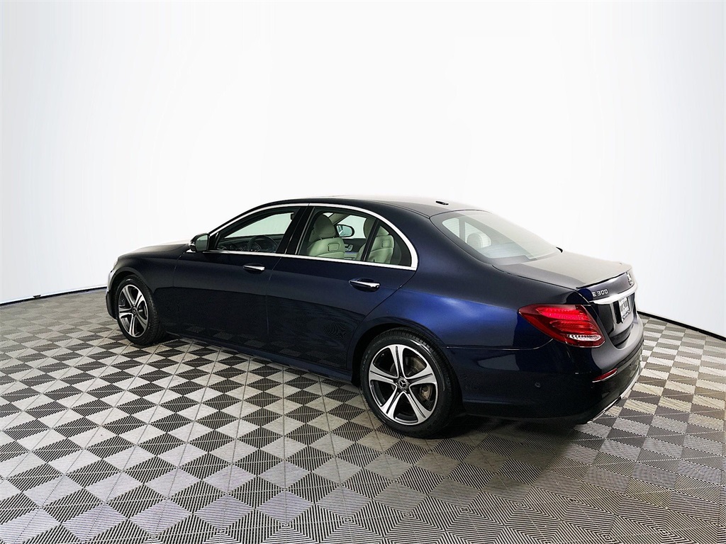 2019 Mercedes Benz E 300 4MATIC photo 4