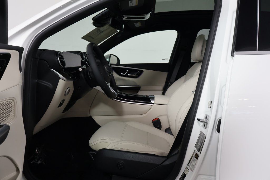 2026 Mercedes Benz GLC 300 photo 4