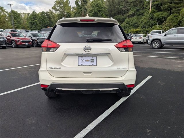2017 Nissan Rogue SL photo 3
