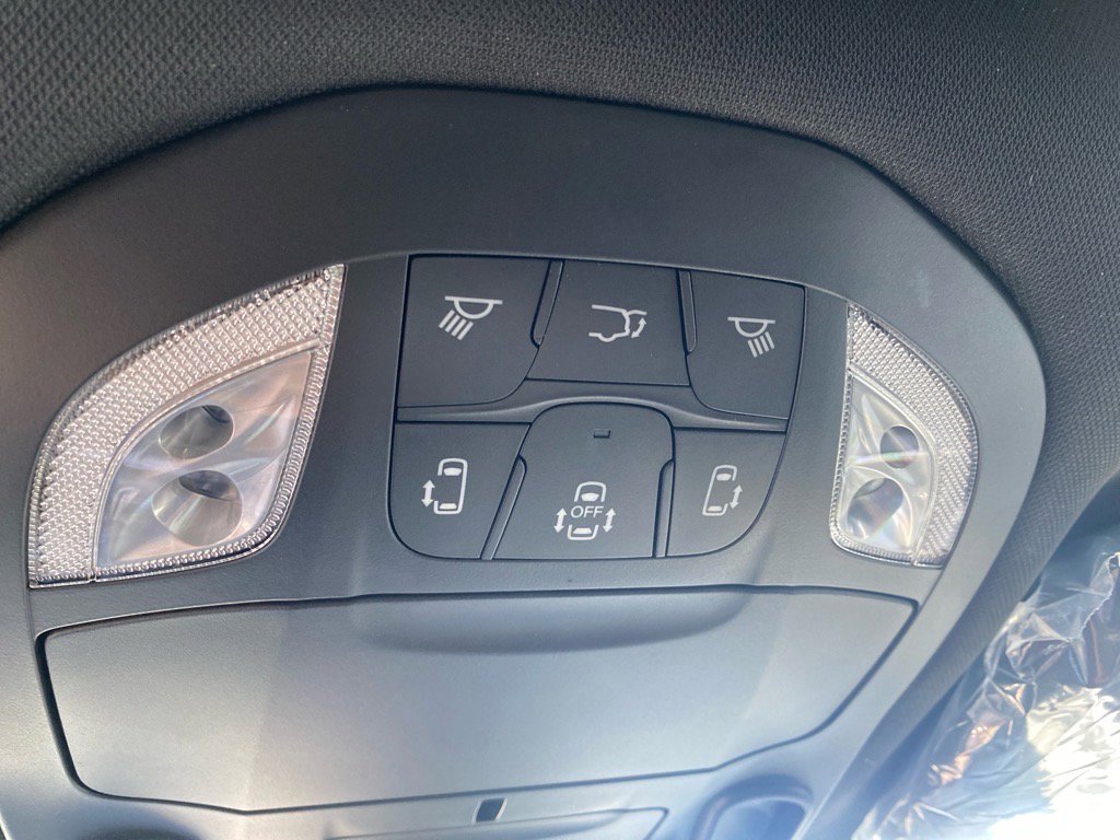 2026 Chrysler Pacifica Limited photo 9