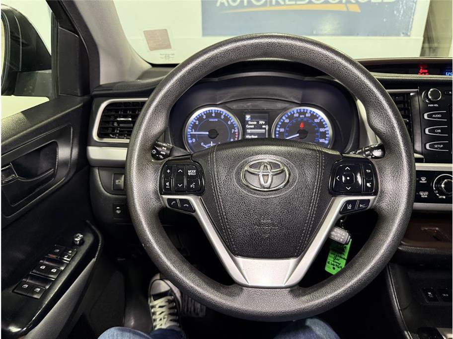 2018 Toyota Highlander LE Sport photo 30