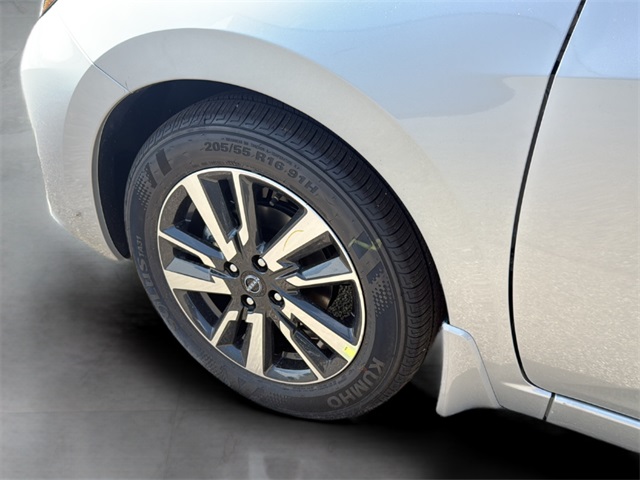 2025 Nissan Versa 1.6 SV photo 13