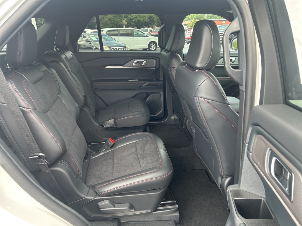 2025 Ford Explorer ST photo 18