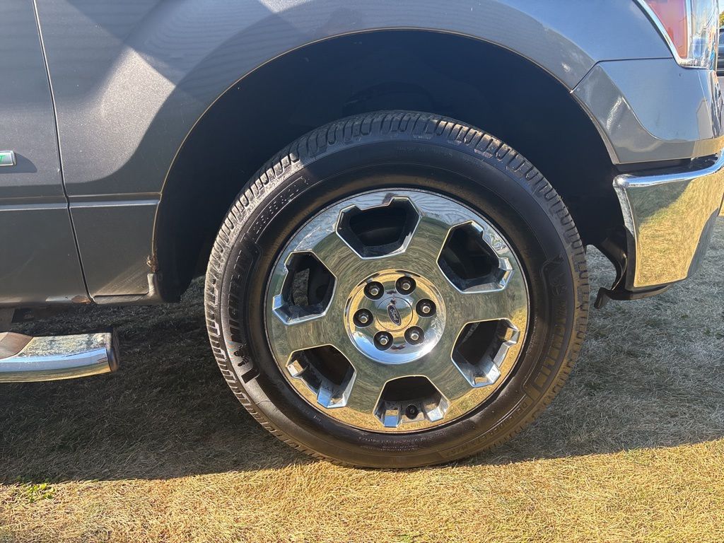 2012 Ford F-150 XLT photo 12