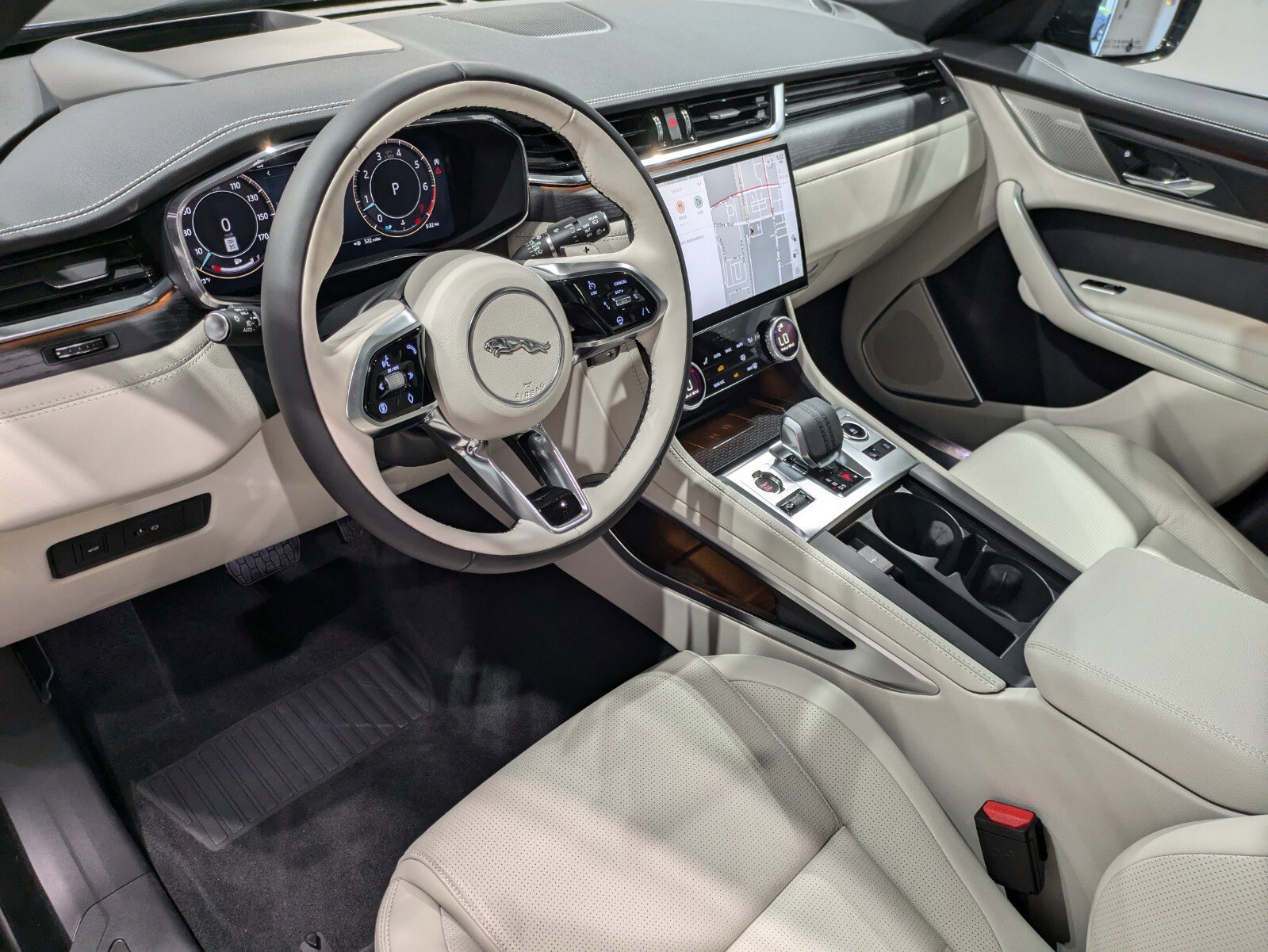 2025 Jaguar F-PACE R-Dynamic S photo 7