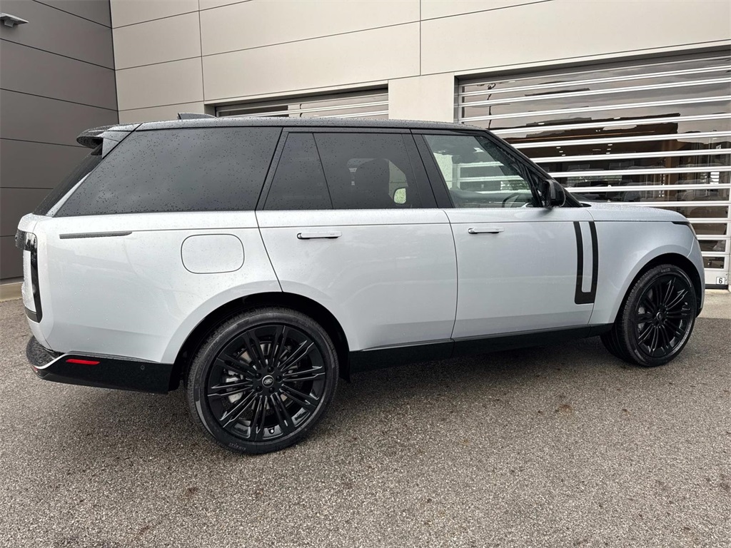 2025 Land Rover Range Rover SE photo 8