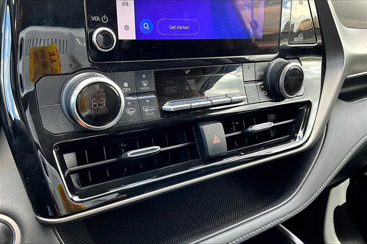 2024 Toyota Highlander LE photo 31