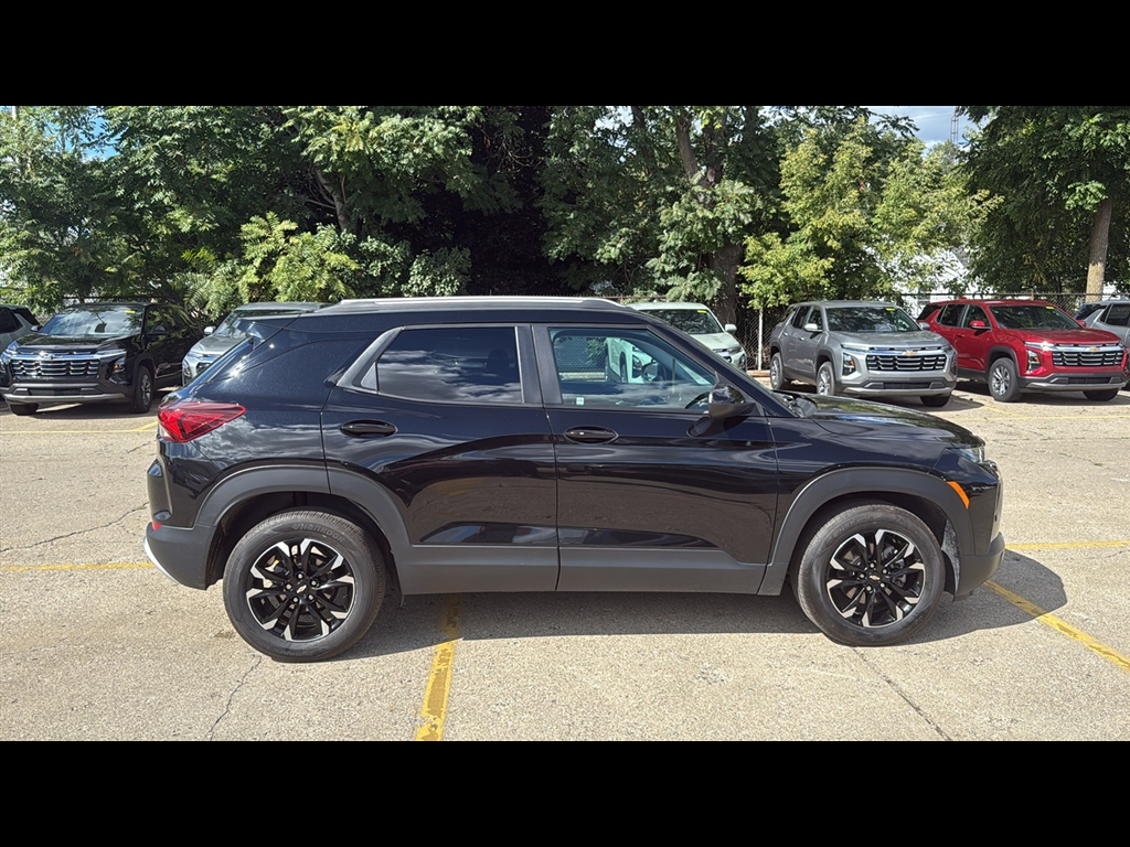 2021 Chevrolet Trailblazer LT photo 3