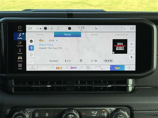 2025 Jeep Wrangler Rubicon photo 3