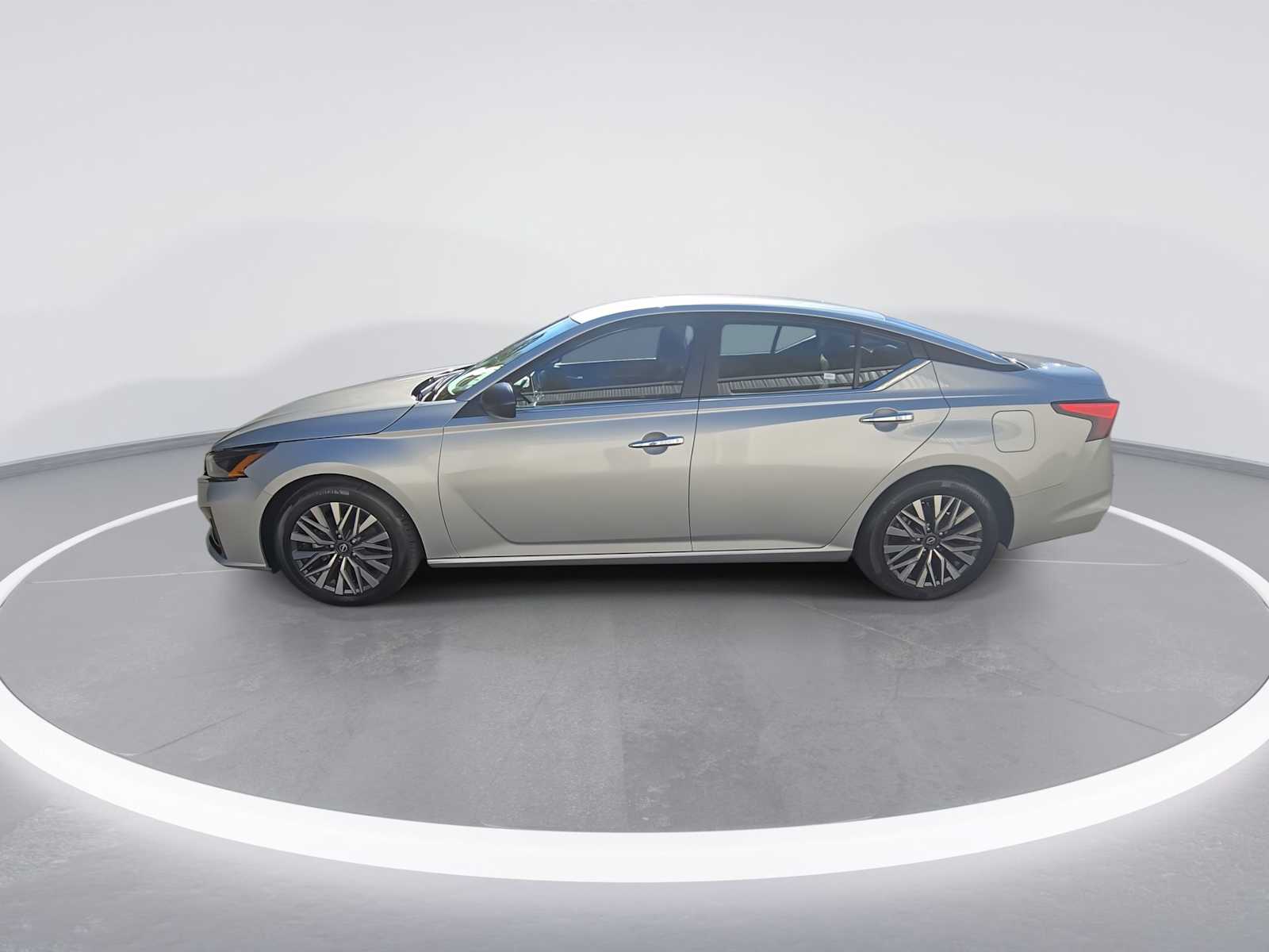2024 Nissan Altima 2.5 SV photo 5