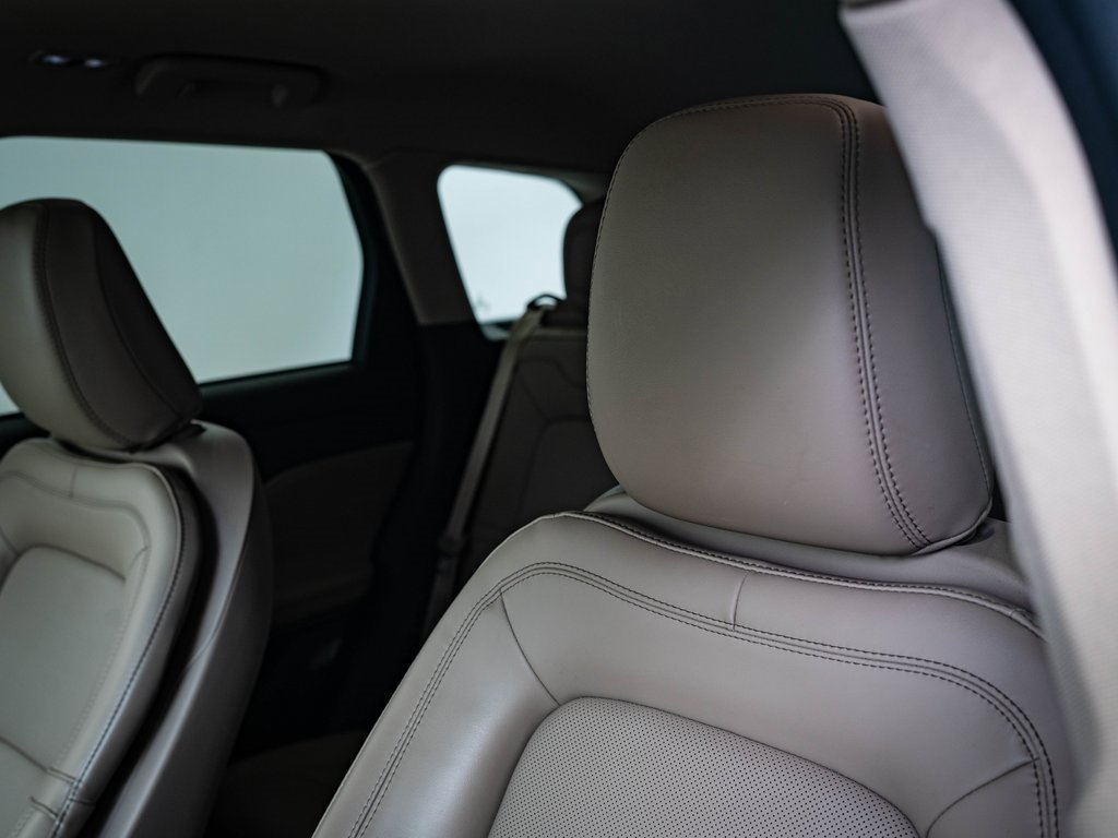 2022 Lincoln Corsair Standard photo 19
