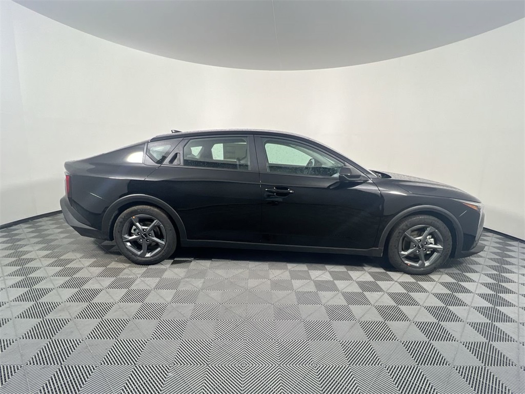 2025 Kia K4 LXS photo 2