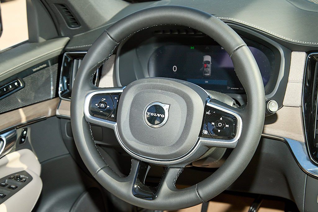 2026 VOLVO XC90 - Image 26