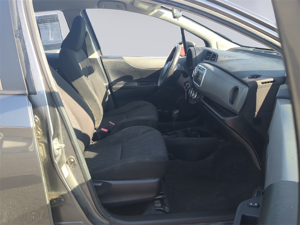 2014 Toyota Yaris L photo 15
