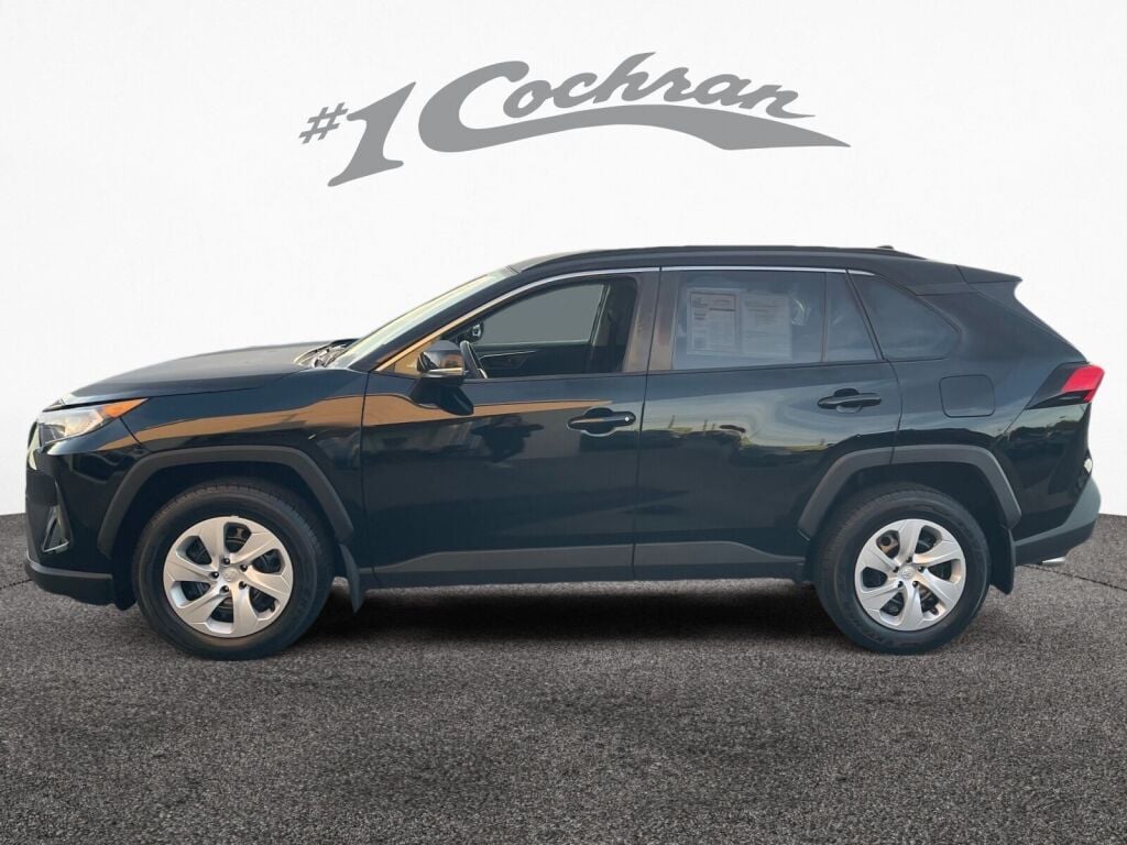 2019 Toyota RAV4 LE photo 2