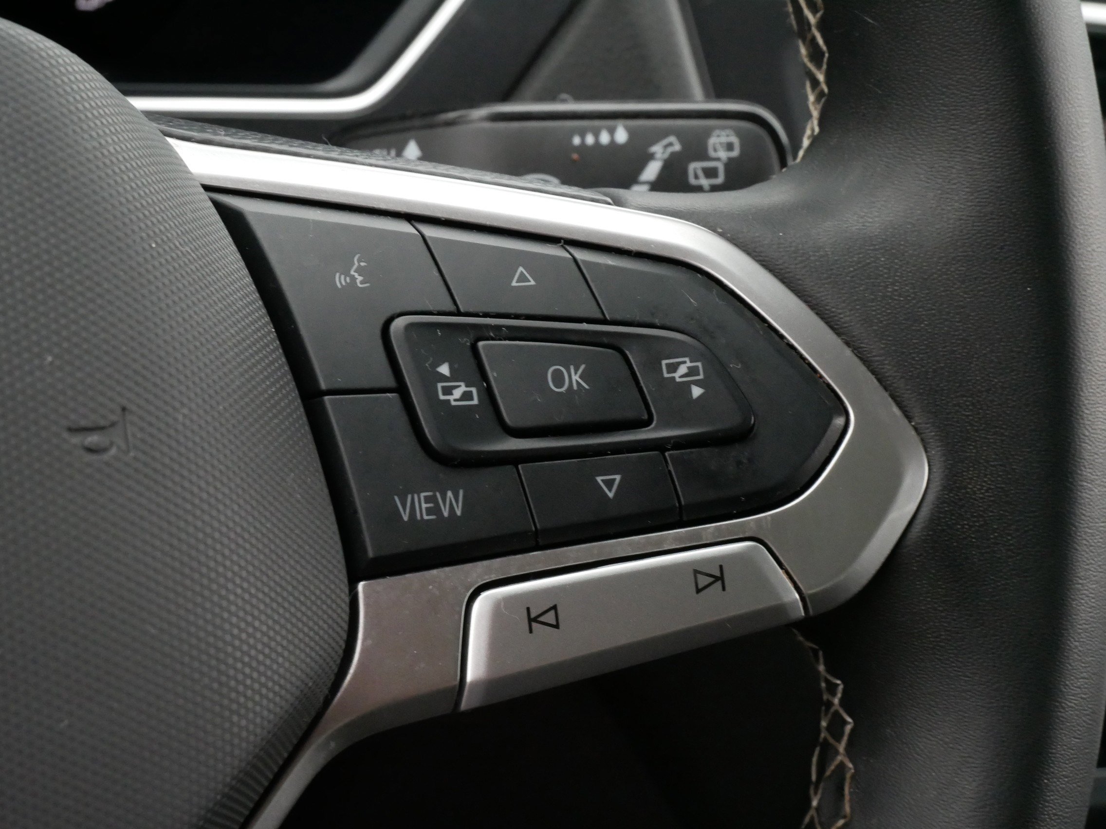 2024 Volkswagen Tiguan SE Wolfsburg Edition photo 19
