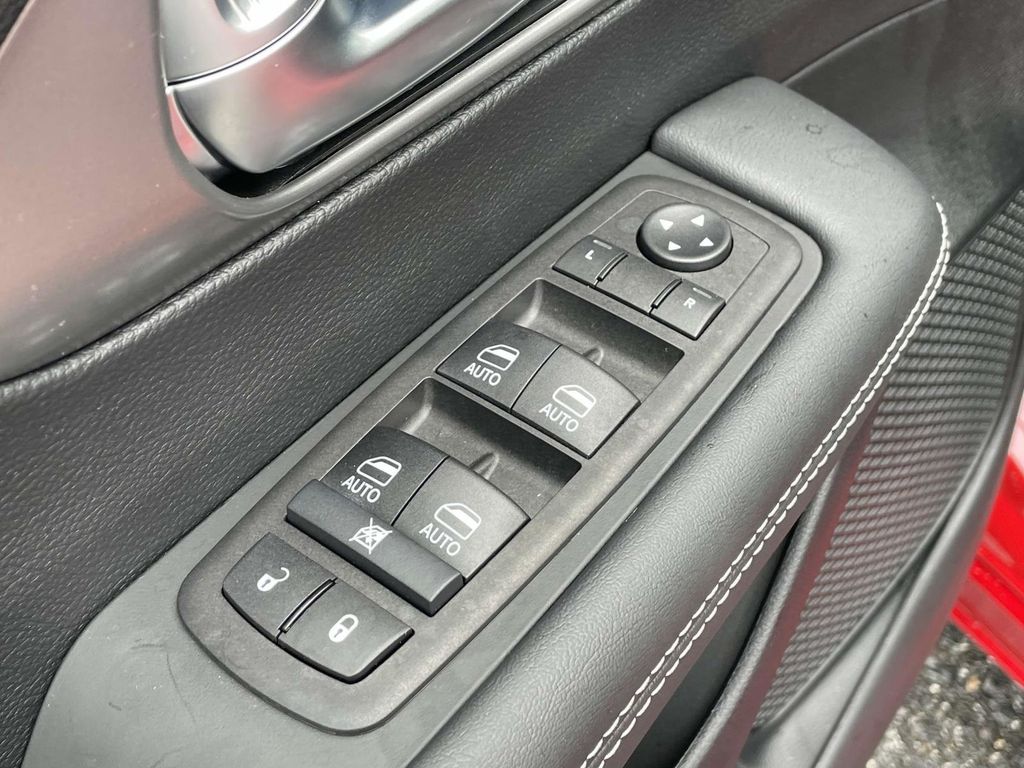 2025 Chrysler Pacifica photo 23