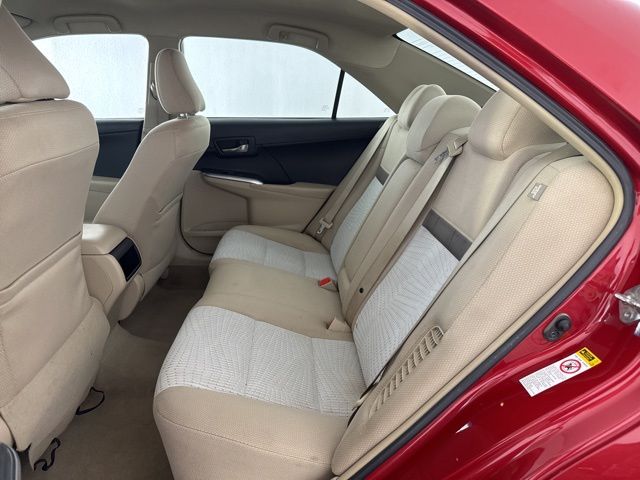 2014 Toyota Camry Hybrid LE photo 24