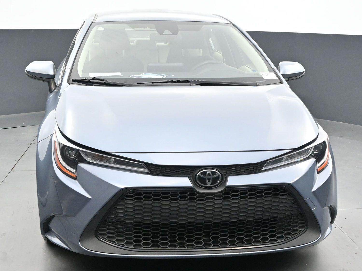 2022 Toyota Corolla LE photo 2