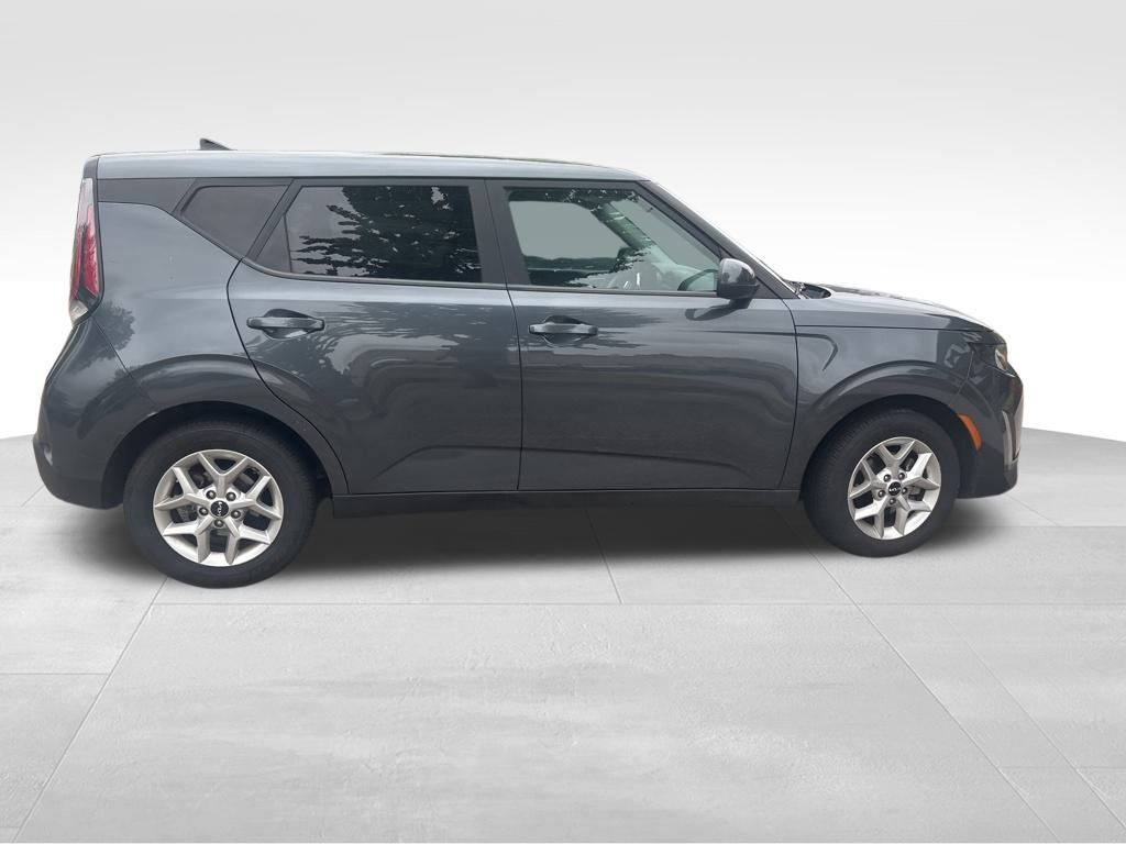 2023 Kia Soul LX photo 13