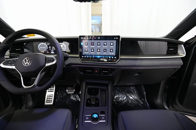 2026 Volkswagen Tiguan SE R-Line Black photo 2