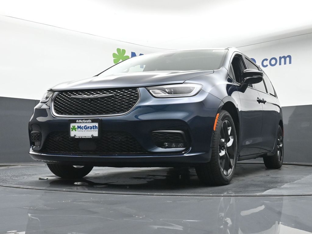 2025 Chrysler Pacifica Limited photo 3