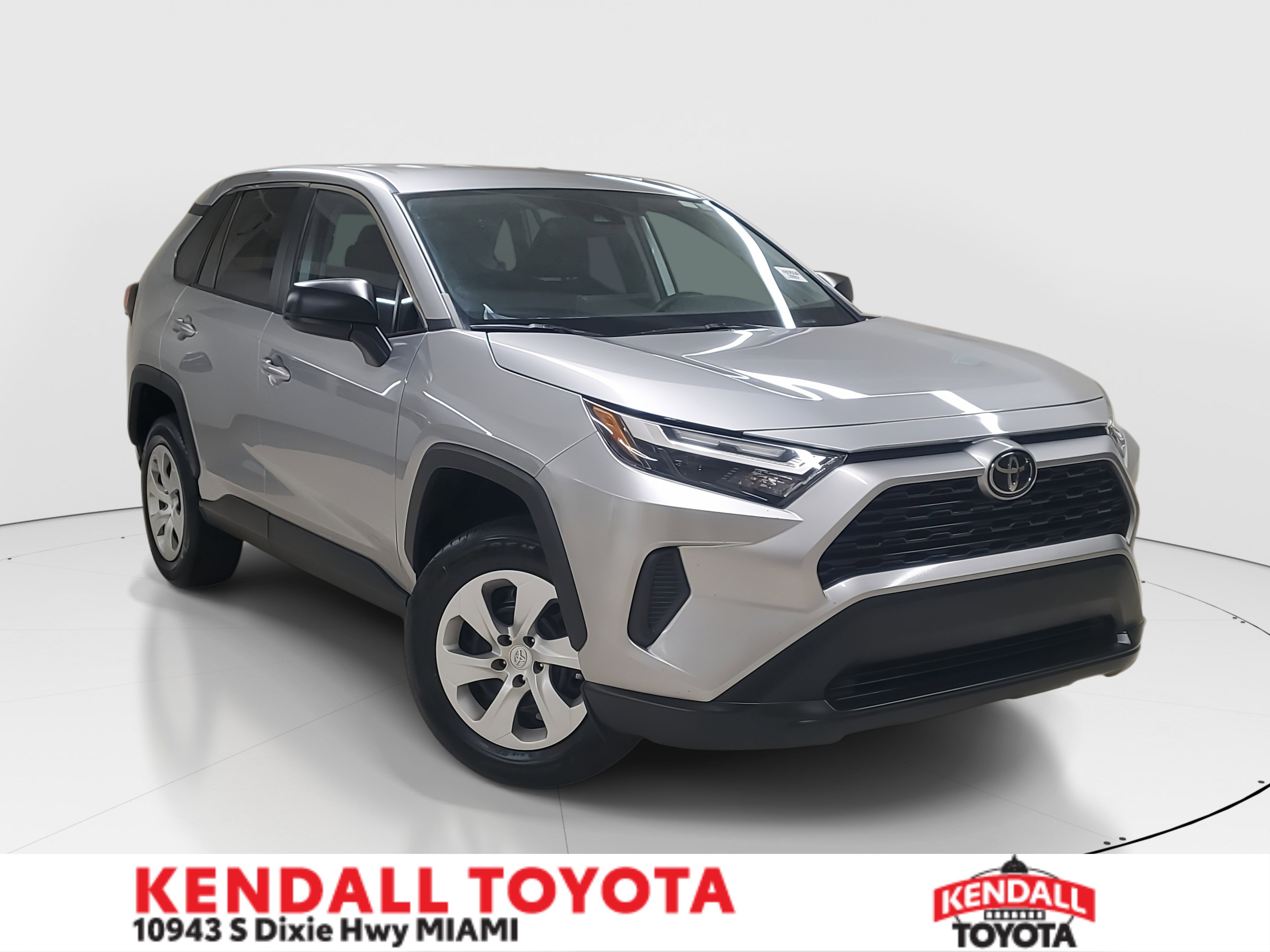 2023 Toyota RAV4 LE's photo