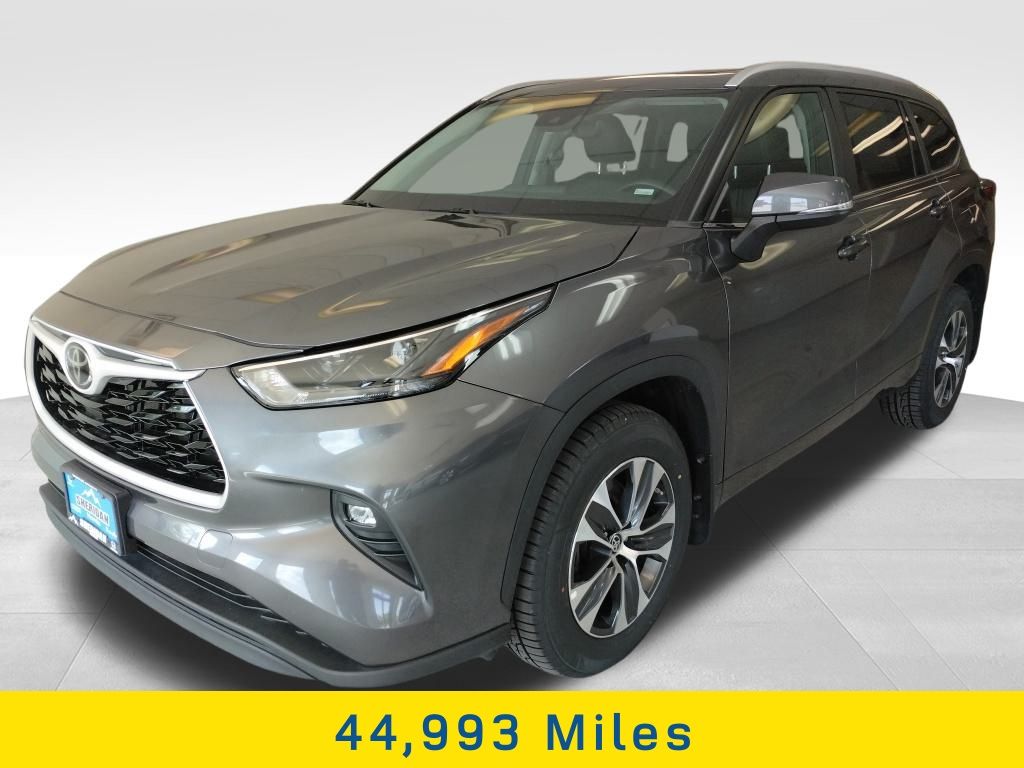 2024 Toyota Highlander XLE photo 2