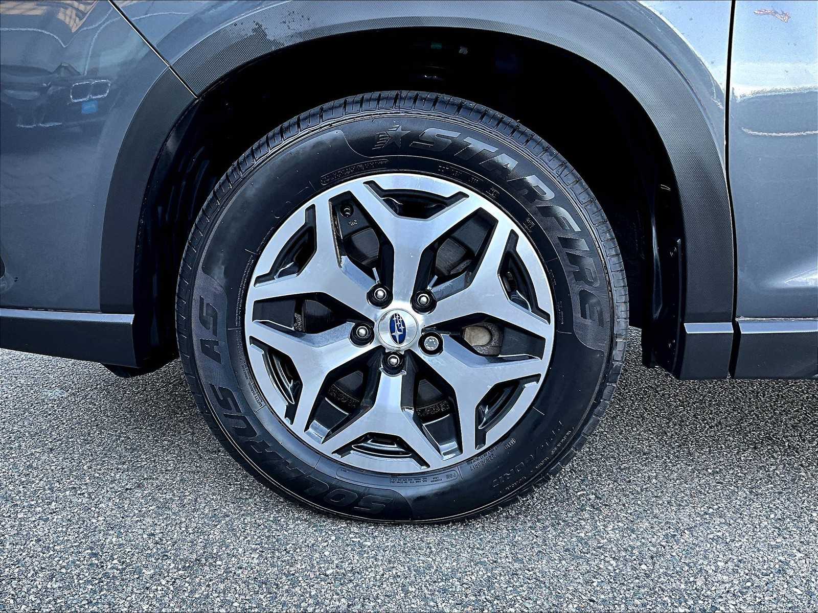 2022 Subaru Forester Premium photo 3