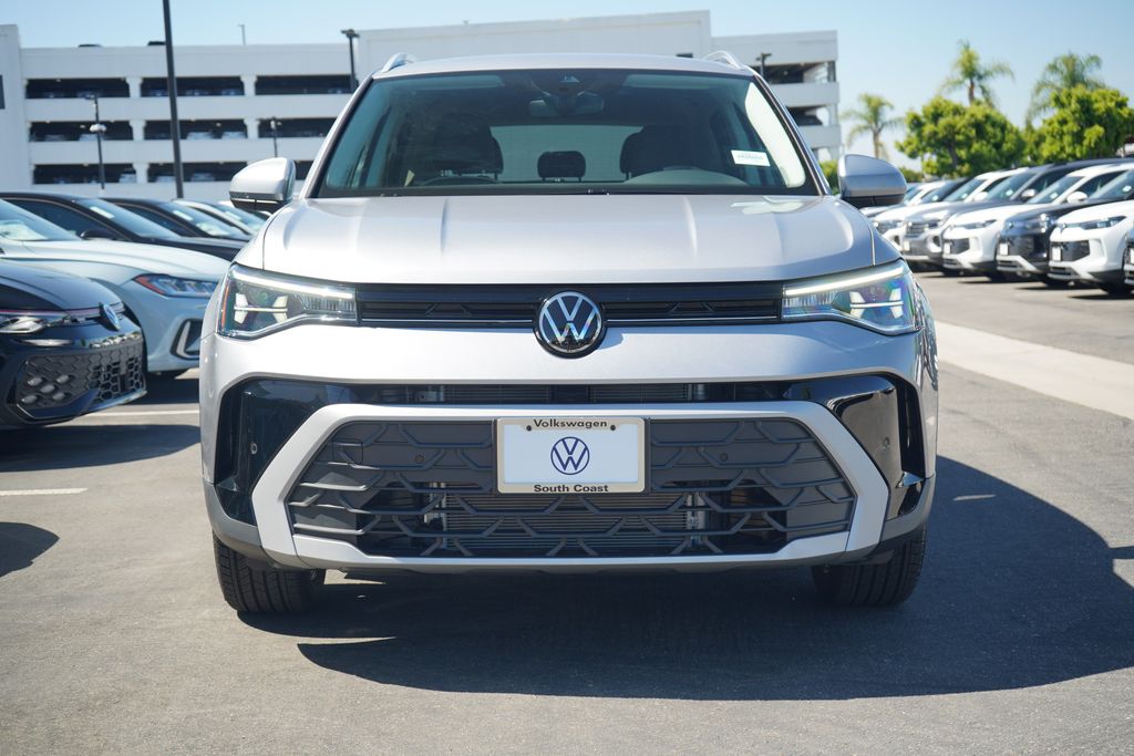2025 Volkswagen Taos SE photo 4