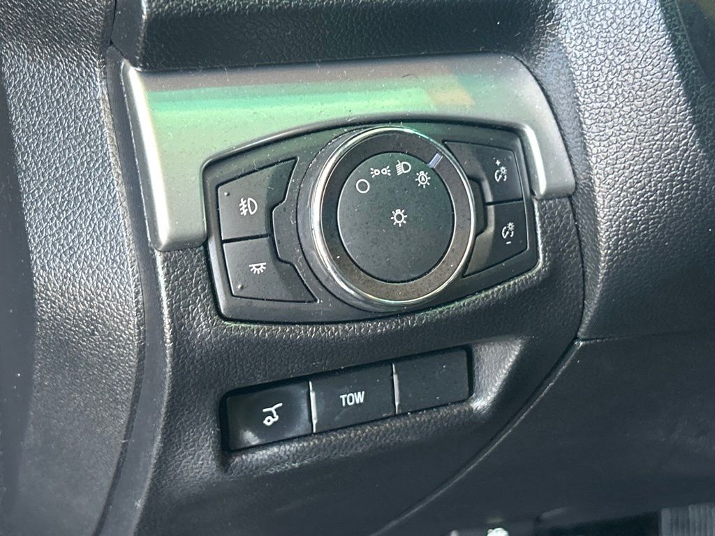 2017 Ford Explorer XLT photo 31