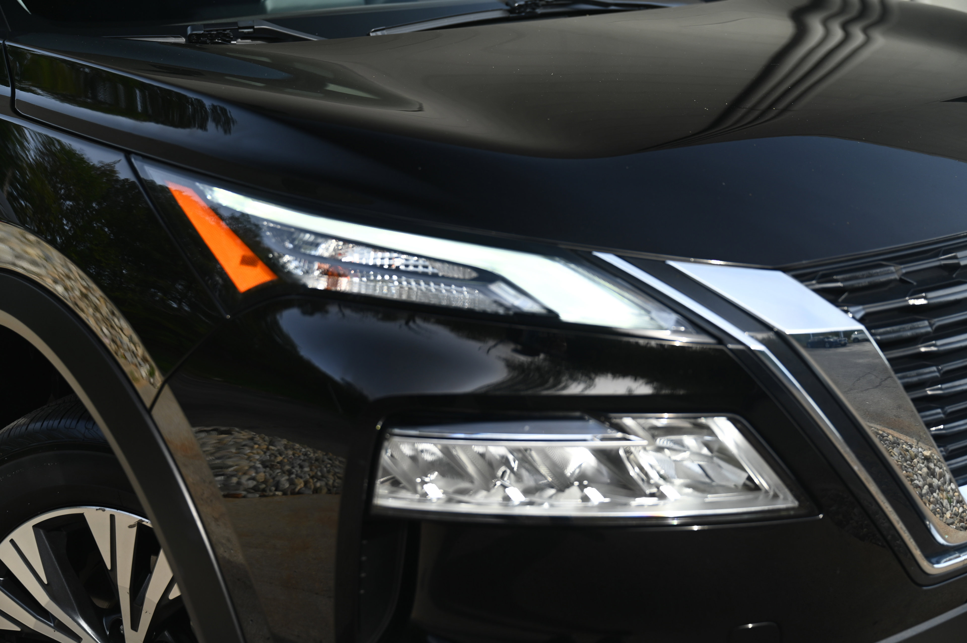 2023 Nissan Rogue SV photo 4