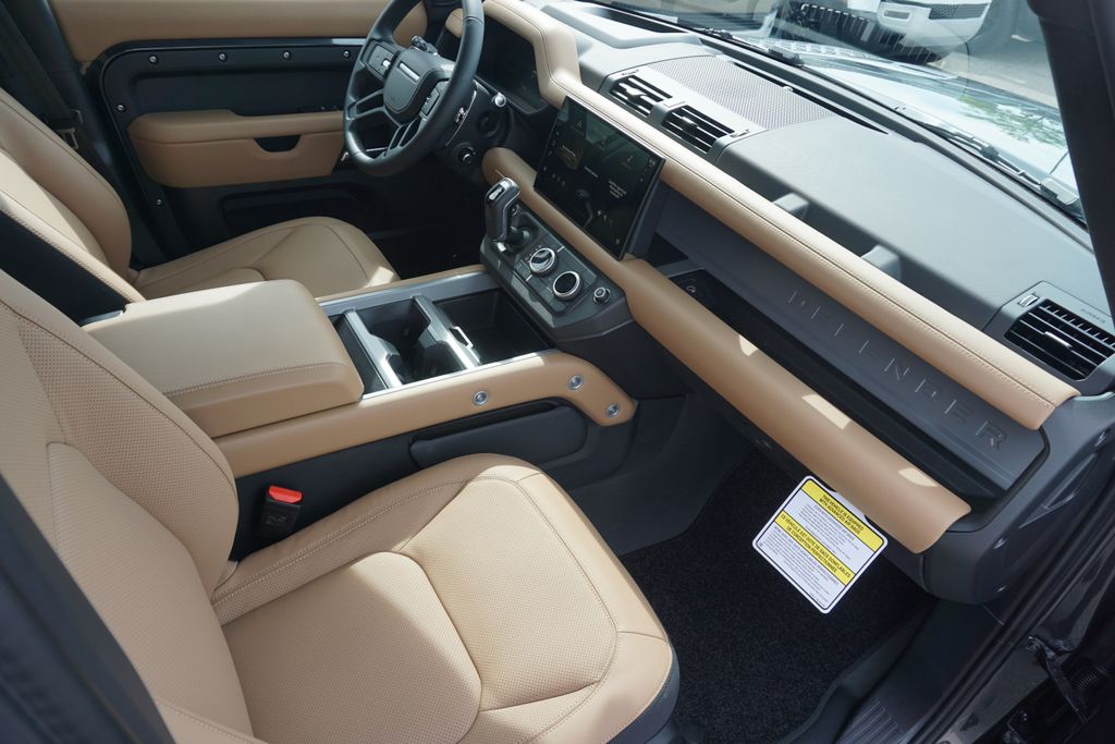 2025 Land Rover Defender 130 V8 photo 22